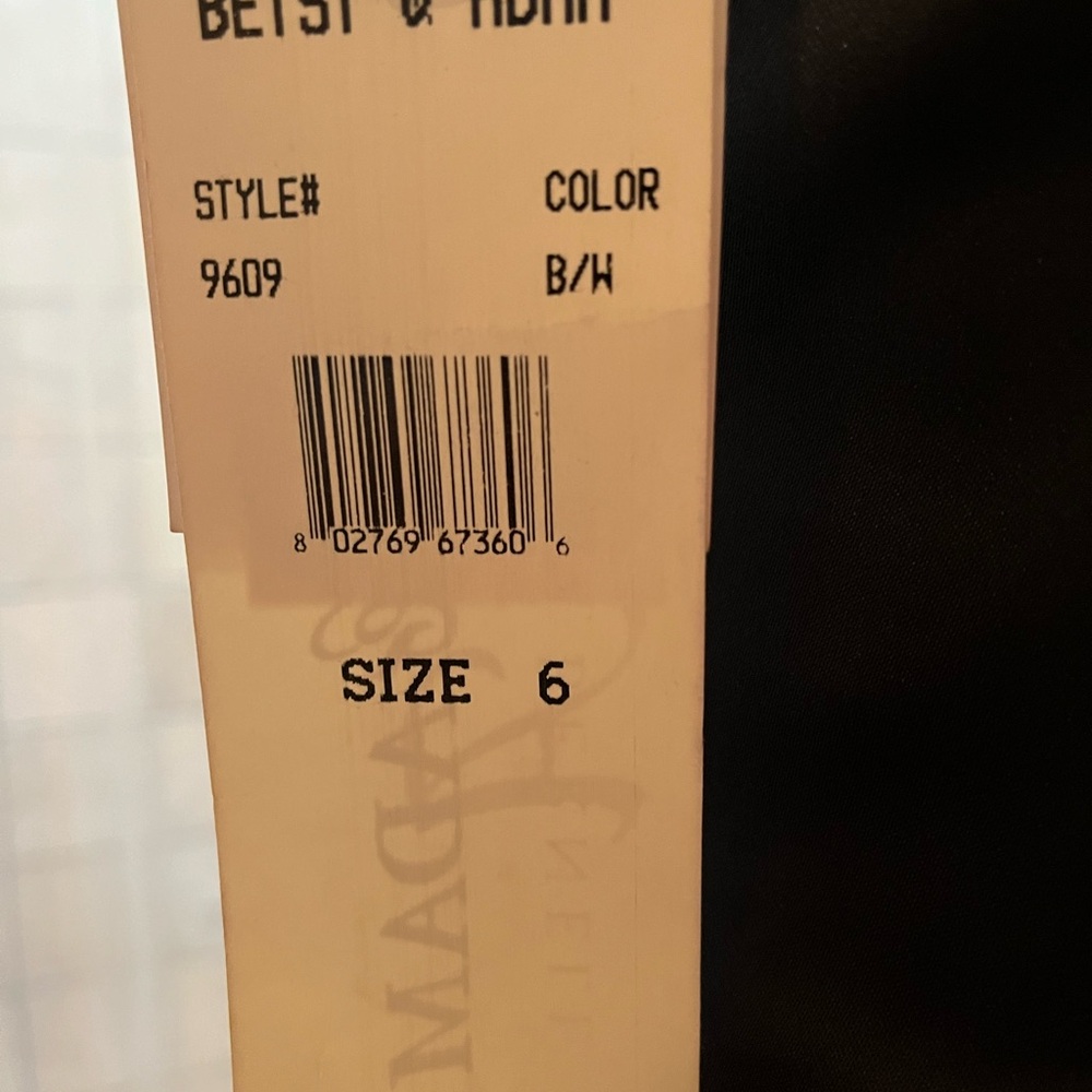 NEW Bkack and White Gown: Size 6 - Picture 4 of 4